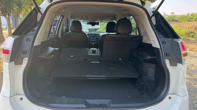 NISSAN X-TRAIL/倒車顯影/抬頭顯示器/循跡防滑/雙區恆溫空調/後座出風口/電動後視鏡  第18張相片