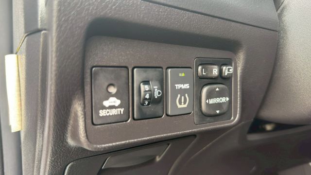 TOYOTA ALTIS/倒車顯影/胎壓偵測/恆溫空調/電動後視鏡  第12張相片