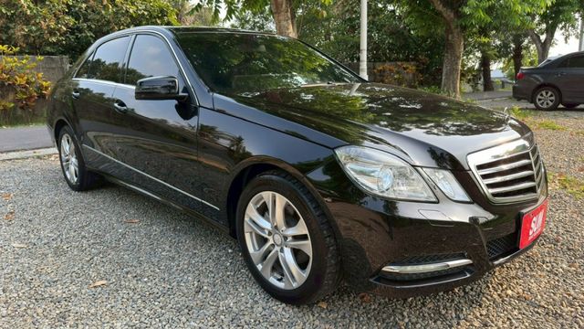 BENZ E200/倒車顯影/雙前電動座椅/天窗/雙區恆溫空調  第4張相片