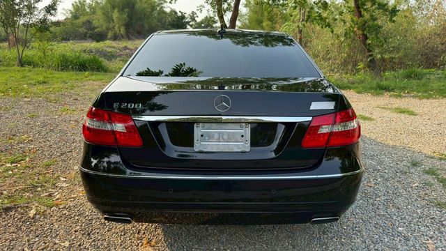BENZ E200/倒車顯影/雙前電動座椅/天窗/雙區恆溫空調  第6張相片
