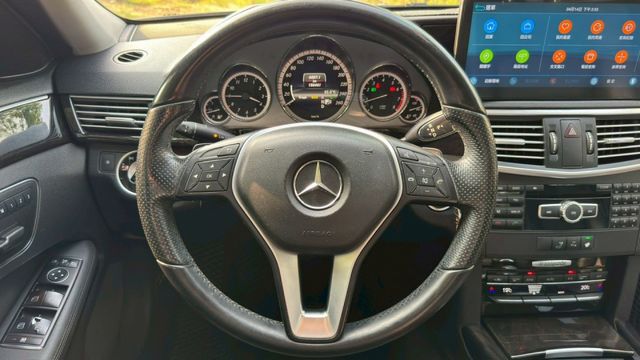 BENZ E200/倒車顯影/雙前電動座椅/天窗/雙區恆溫空調  第11張相片