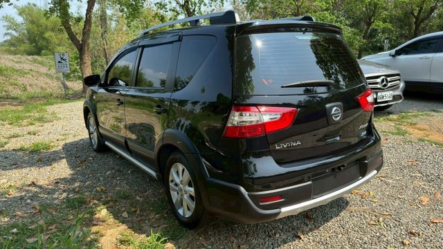 NISSAN LIVINA/倒車顯影/後座6/4分離/掀背車  第7張相片