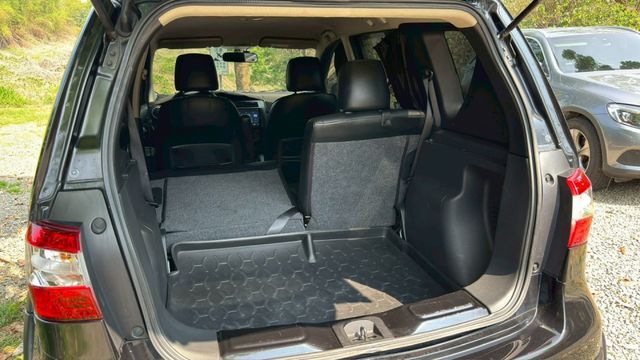 NISSAN LIVINA/倒車顯影/後座6/4分離/掀背車  第13張相片