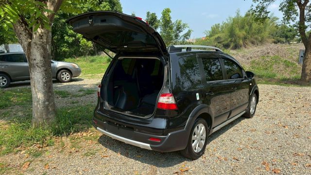 NISSAN LIVINA/倒車顯影/後座6/4分離/掀背車  第14張相片