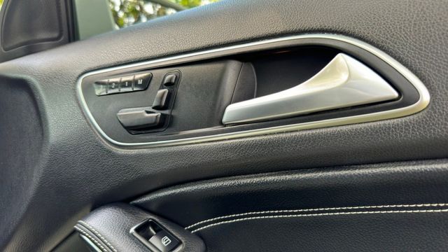 BENZ A200/倒車顯影/雙前電動座椅/定速/全景天窗/恆溫空調/駕駛模式/換檔撥片  第15張相片