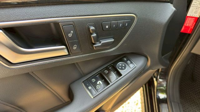 BENZ E200/倒車顯影/雙前電動座椅/天窗/雙區恆溫空調  第12張相片