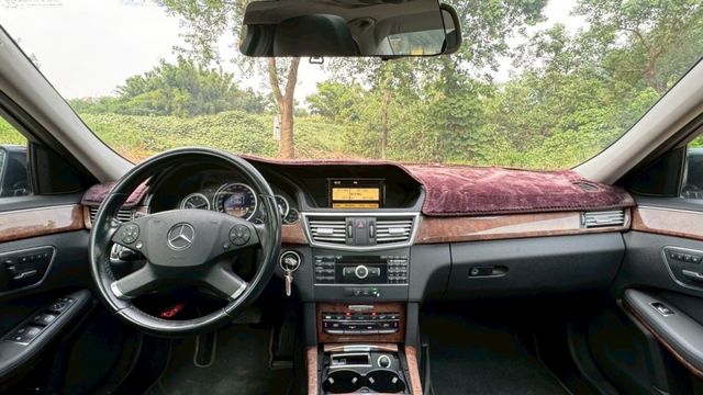 BENZ E200/雙前記憶電動座椅/天窗/定速/雙區恆溫空調  第9張相片