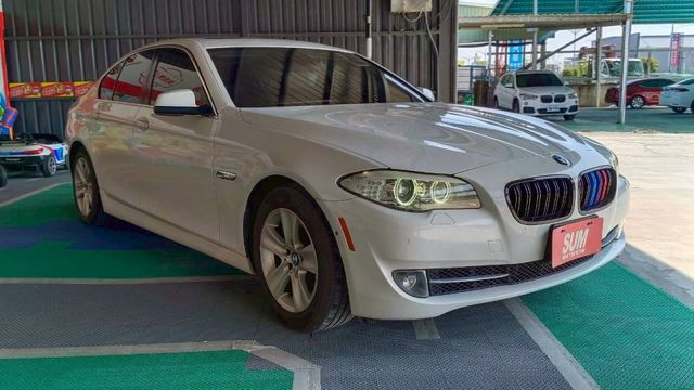 BMW 528i/I-KEY/倒車顯影/盲點偵測/天窗/雙前電動座椅/怠速熄火/雙前加熱座椅/定速  第4張相片