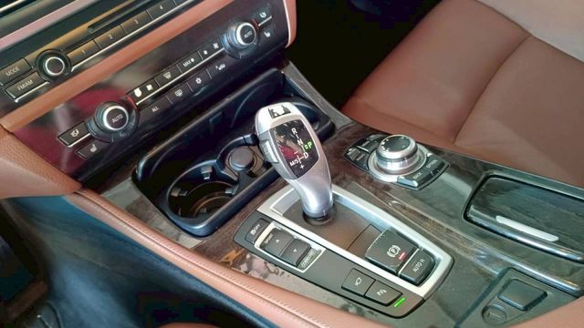 BMW 528i/I-KEY/倒車顯影/盲點偵測/天窗/雙前電動座椅/怠速熄火/雙前加熱座椅/定速  第13張相片