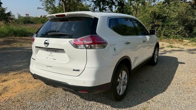 NISSAN X-TRAIL/倒車顯影/抬頭顯示器/循跡防滑/雙區恆溫空調/後座出風口/電動後視鏡  第6張相片
