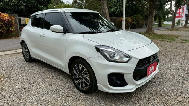SUZUKI SWIFT/I-KEY/跟車系統/倒車顯影/怠速熄火/循跡防滑/盲點偵測/自動緊急煞車系統  第4張相片