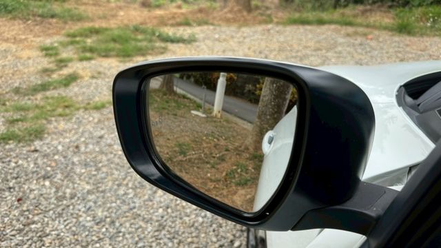 SUZUKI SWIFT/I-KEY/跟車系統/倒車顯影/怠速熄火/循跡防滑/盲點偵測/自動緊急煞車系統  第9張相片