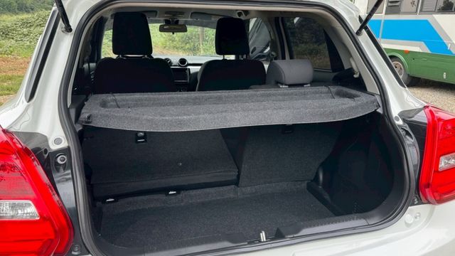 SUZUKI SWIFT/I-KEY/跟車系統/倒車顯影/怠速熄火/循跡防滑/盲點偵測/自動緊急煞車系統  第18張相片