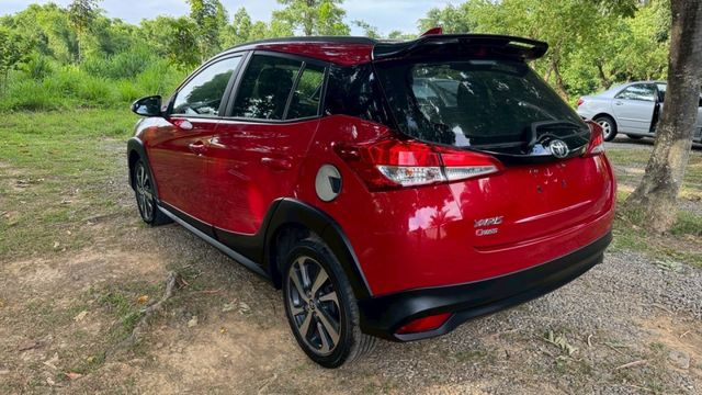 TOYOTA YARIS CROSS/循跡防滑/電動後視鏡/後座6/4分離  第7張相片