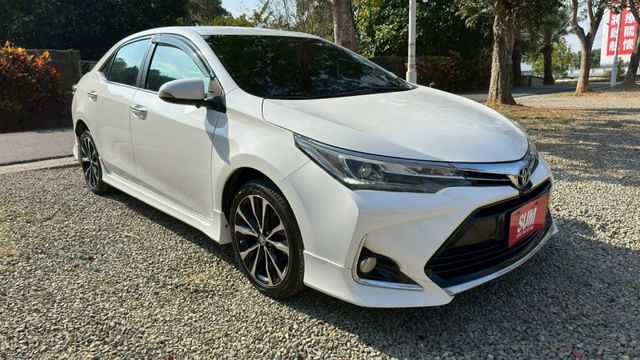 TOYOTA ALTIS/I-KEY/倒車顯影/盲點偵測/循跡防滑/定速/摸門/抬頭顯示器/電動後視鏡  第4張相片