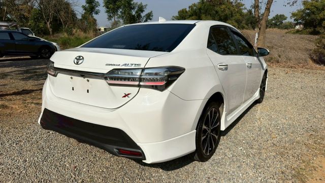 TOYOTA ALTIS/I-KEY/倒車顯影/盲點偵測/循跡防滑/定速/摸門/抬頭顯示器/電動後視鏡  第5張相片
