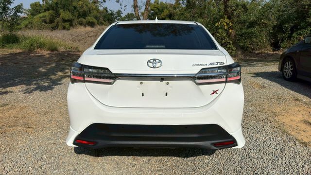 TOYOTA ALTIS/I-KEY/倒車顯影/盲點偵測/循跡防滑/定速/摸門/抬頭顯示器/電動後視鏡  第6張相片