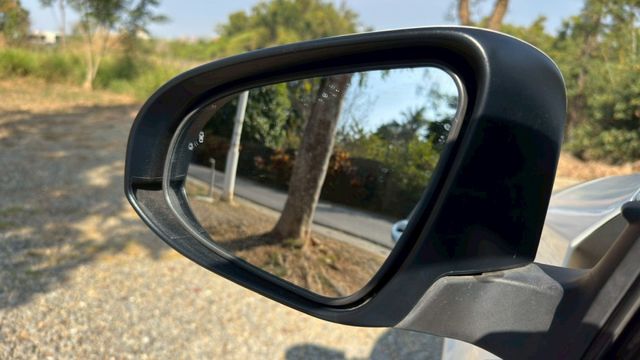 TOYOTA ALTIS/I-KEY/倒車顯影/盲點偵測/循跡防滑/定速/摸門/抬頭顯示器/電動後視鏡  第9張相片