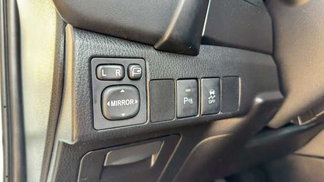 TOYOTA ALTIS/I-KEY/倒車顯影/盲點偵測/循跡防滑/定速/摸門/抬頭顯示器/電動後視鏡  第13張相片