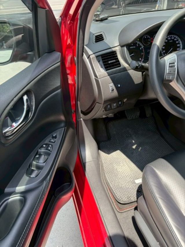 NISSAN TIIDA/原鈑件/定速/免鑰匙啟動/雙區恆溫空調  第12張相片