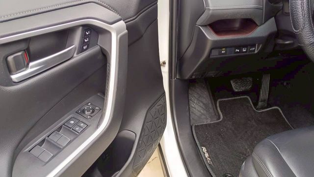 TOYOTA RAV4/ I-KEY/電動尾門/環景/ACC跟車  第9張相片