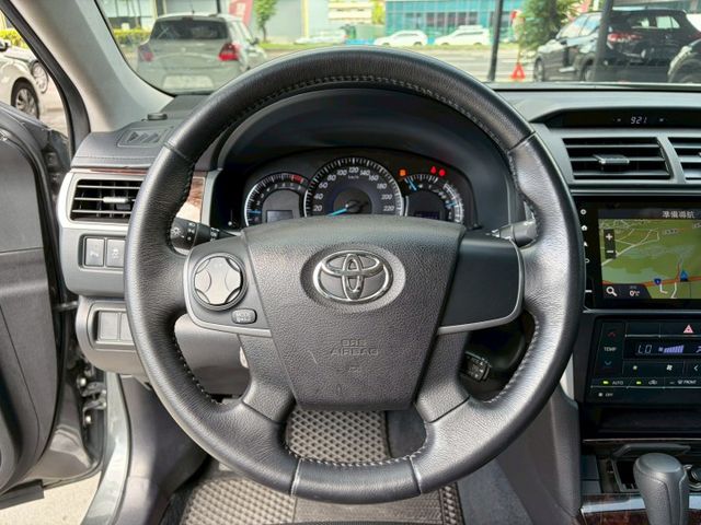 TOYOTA CAMRY/一鍵啟動/倒車顯影/定速/導航  第7張相片