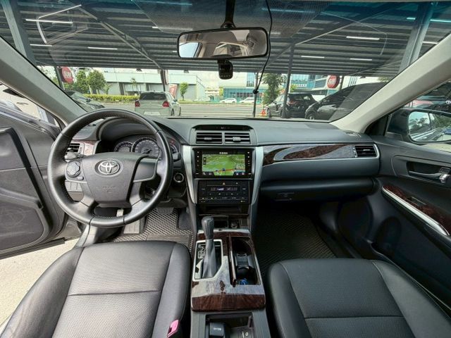TOYOTA CAMRY/一鍵啟動/倒車顯影/定速/導航  第9張相片