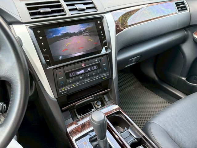 TOYOTA CAMRY/一鍵啟動/倒車顯影/定速/導航  第13張相片