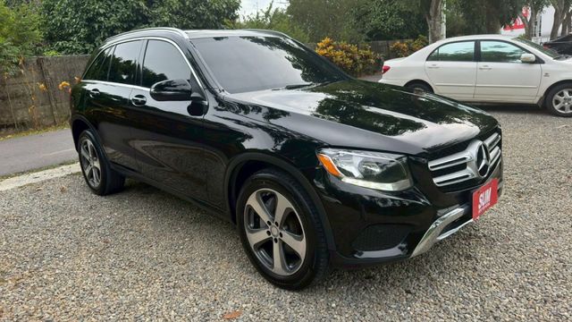BENZ GLC300/原鈑件/電尾門/柏林之音/雙前電動加熱座椅/盲點  第3張相片