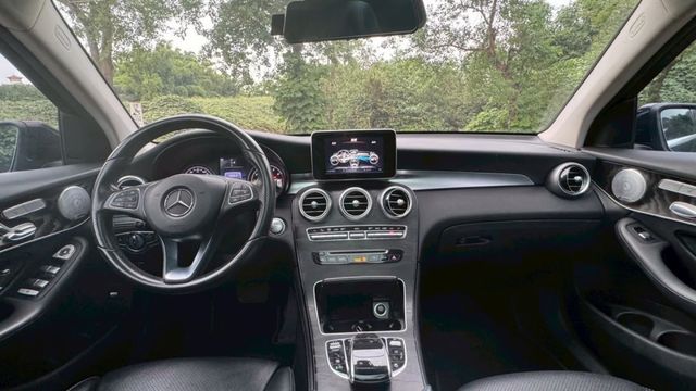 BENZ GLC300/原鈑件/電尾門/柏林之音/雙前電動加熱座椅/盲點  第10張相片