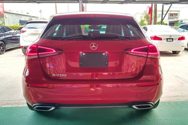 BENZ A200/倒車顯影/原鈑件/定速/雙10.25吋寬螢幕  第4張相片
