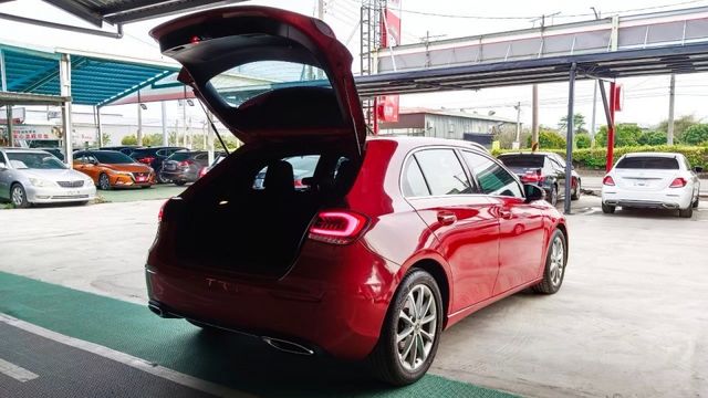 BENZ A200/倒車顯影/原鈑件/定速/雙10.25吋寬螢幕  第9張相片