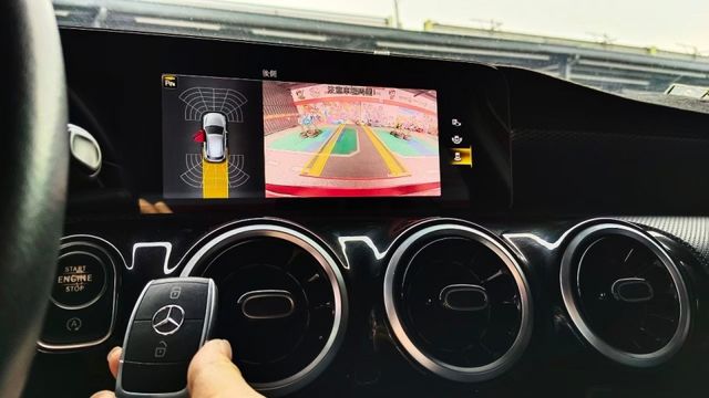 BENZ A200/倒車顯影/原鈑件/定速/雙10.25吋寬螢幕  第12張相片