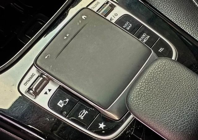 BENZ A200/倒車顯影/原鈑件/定速/雙10.25吋寬螢幕  第13張相片