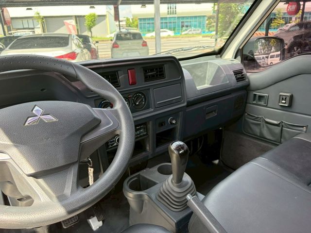 三菱 得利卡/手排/原鈑件/行車紀錄器/電動窗/木斗  第9張相片