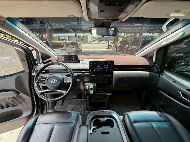 HYUNDAI STARIA/原鈑件/ACC跟車/數位儀表/一鍵啟動/電動座椅/倒車顯影  第7張相片