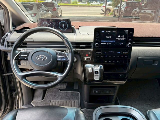HYUNDAI STARIA/原鈑件/ACC跟車/數位儀表/一鍵啟動/電動座椅/倒車顯影  第8張相片