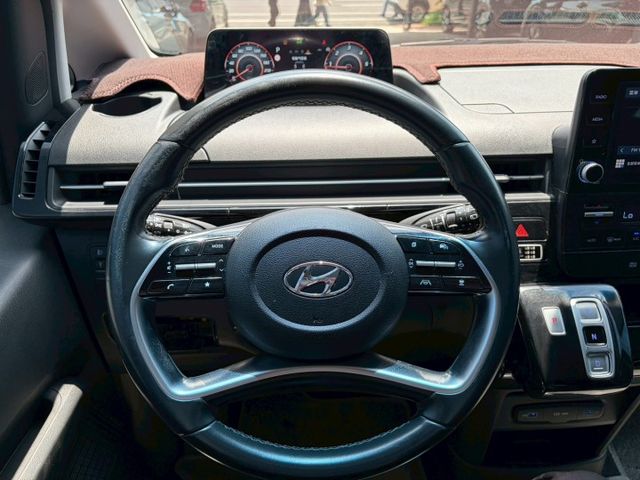 HYUNDAI STARIA/原鈑件/ACC跟車/數位儀表/一鍵啟動/電動座椅/倒車顯影  第9張相片