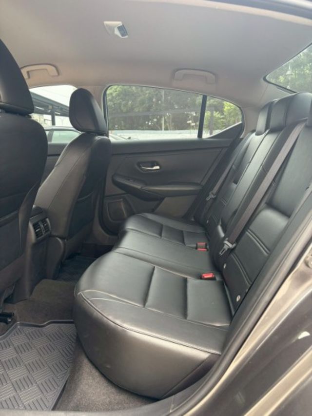 NISSAN SENTRA/原鈑件/ACC跟車/360度環景/一鍵啟動/雙區恆溫空調  第11張相片