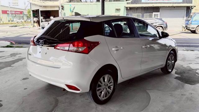 TOYOTA YARIS/可認證/倒車雷達/防滑循跡/黑頂棚  第4張相片