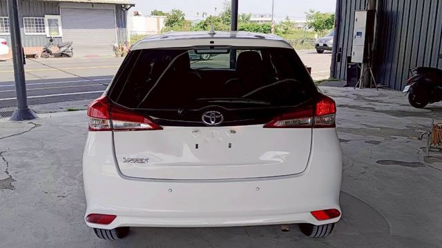 TOYOTA YARIS/可認證/倒車雷達/防滑循跡/黑頂棚  第5張相片