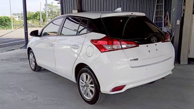 TOYOTA YARIS/可認證/倒車雷達/防滑循跡/黑頂棚  第6張相片