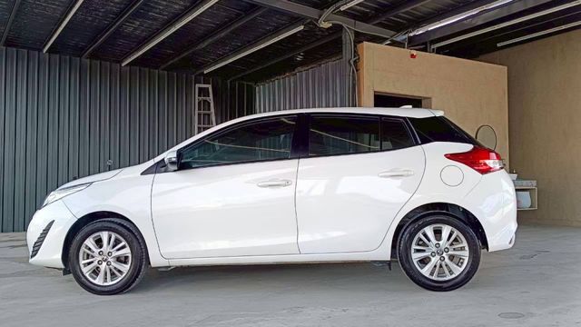 TOYOTA YARIS/可認證/倒車雷達/防滑循跡/黑頂棚  第7張相片