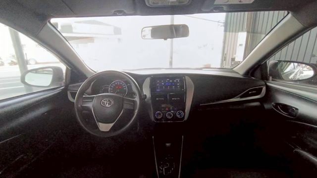 TOYOTA YARIS/可認證/倒車雷達/防滑循跡/黑頂棚  第8張相片