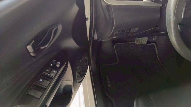 TOYOTA YARIS/可認證/倒車雷達/防滑循跡/黑頂棚  第11張相片
