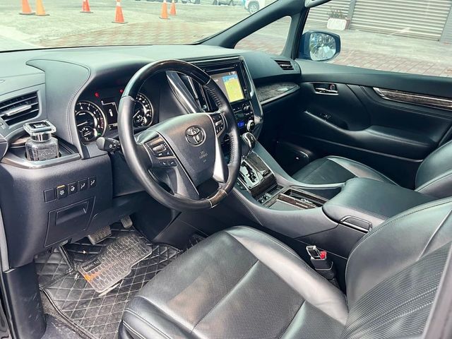 TOYOTA豐田 ALPHARD  第4張相片