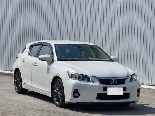 LEXUS凌志 CT200H  第3張相片