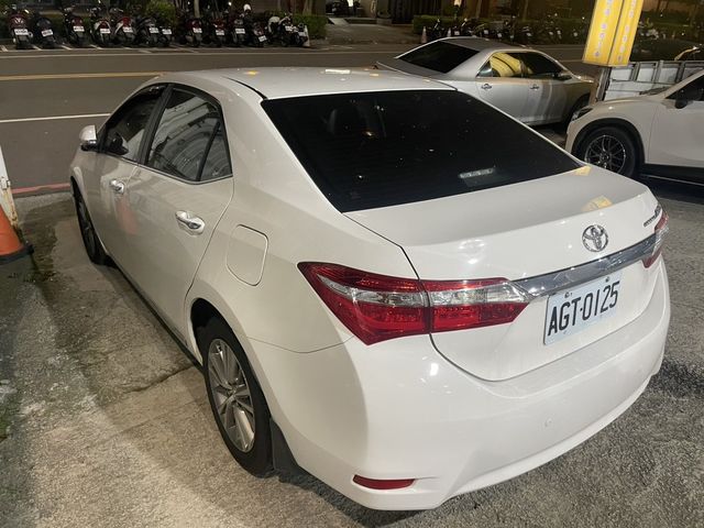 TOYOTA豐田 ALTIS  第3張相片