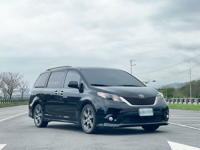 TOYOTA豐田 SIENNA  第2張相片