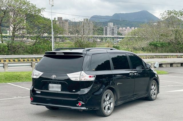 TOYOTA豐田 SIENNA  第3張相片